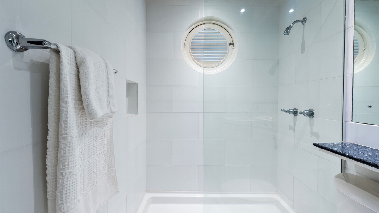 Photo of Bathroom in Porters