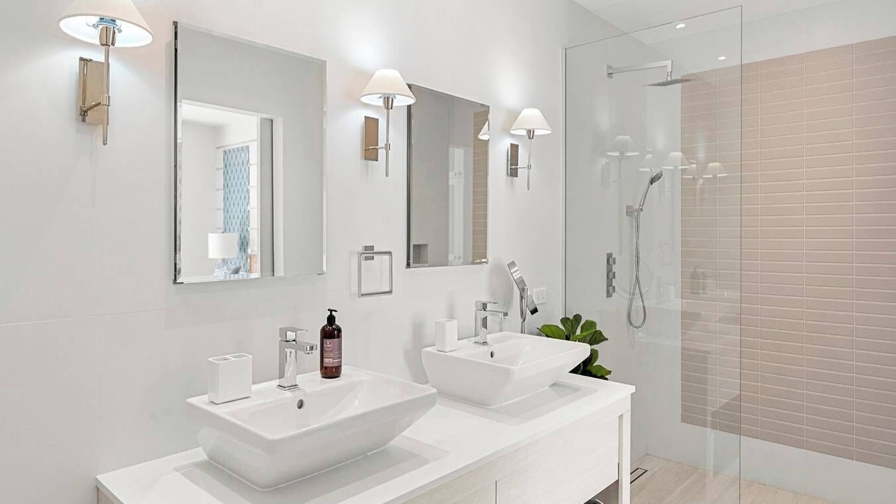 Photo of Bathroom in Porters