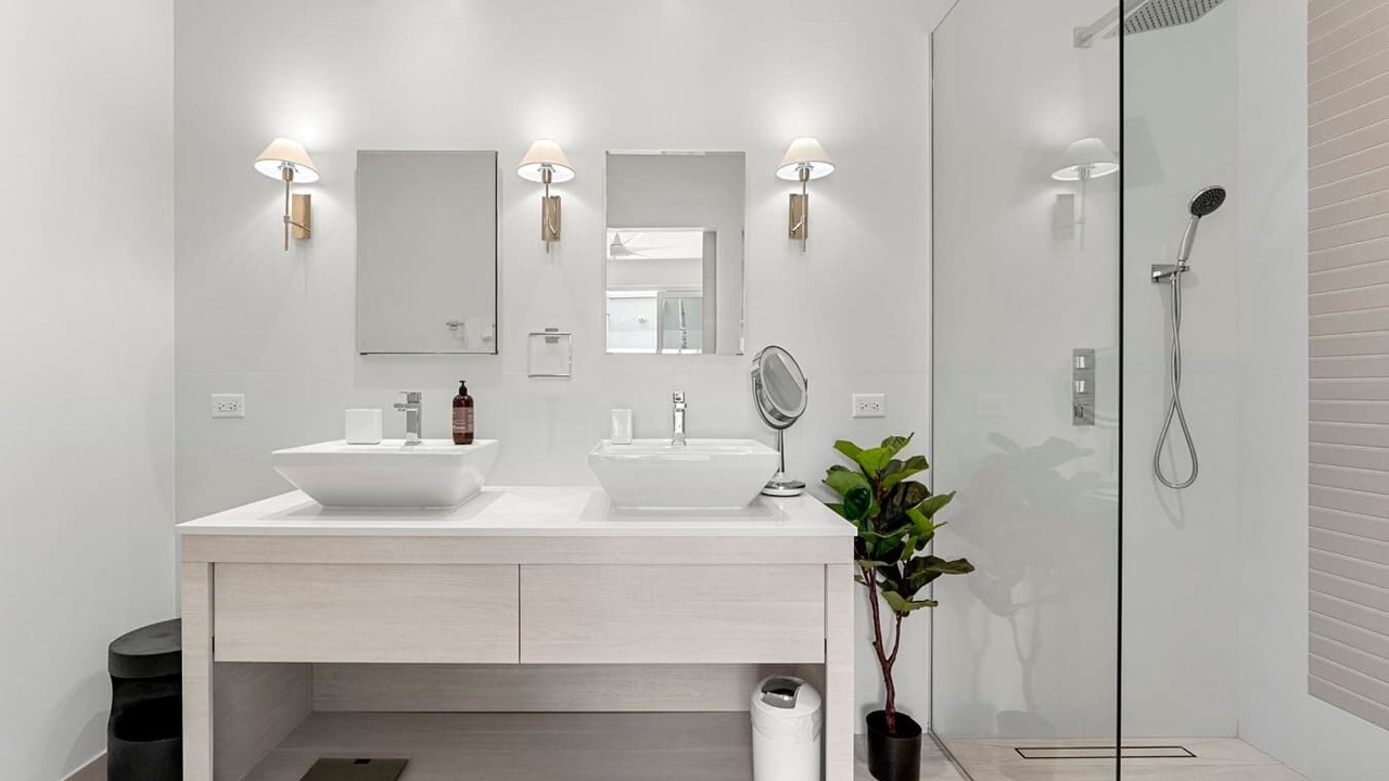 Photo of Bathroom in Porters