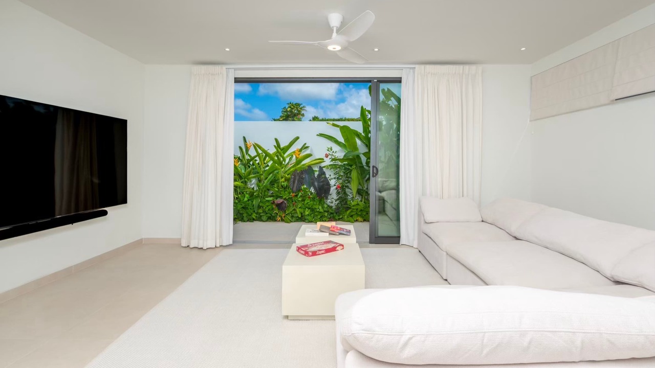 Photo of Livingroom in Weston