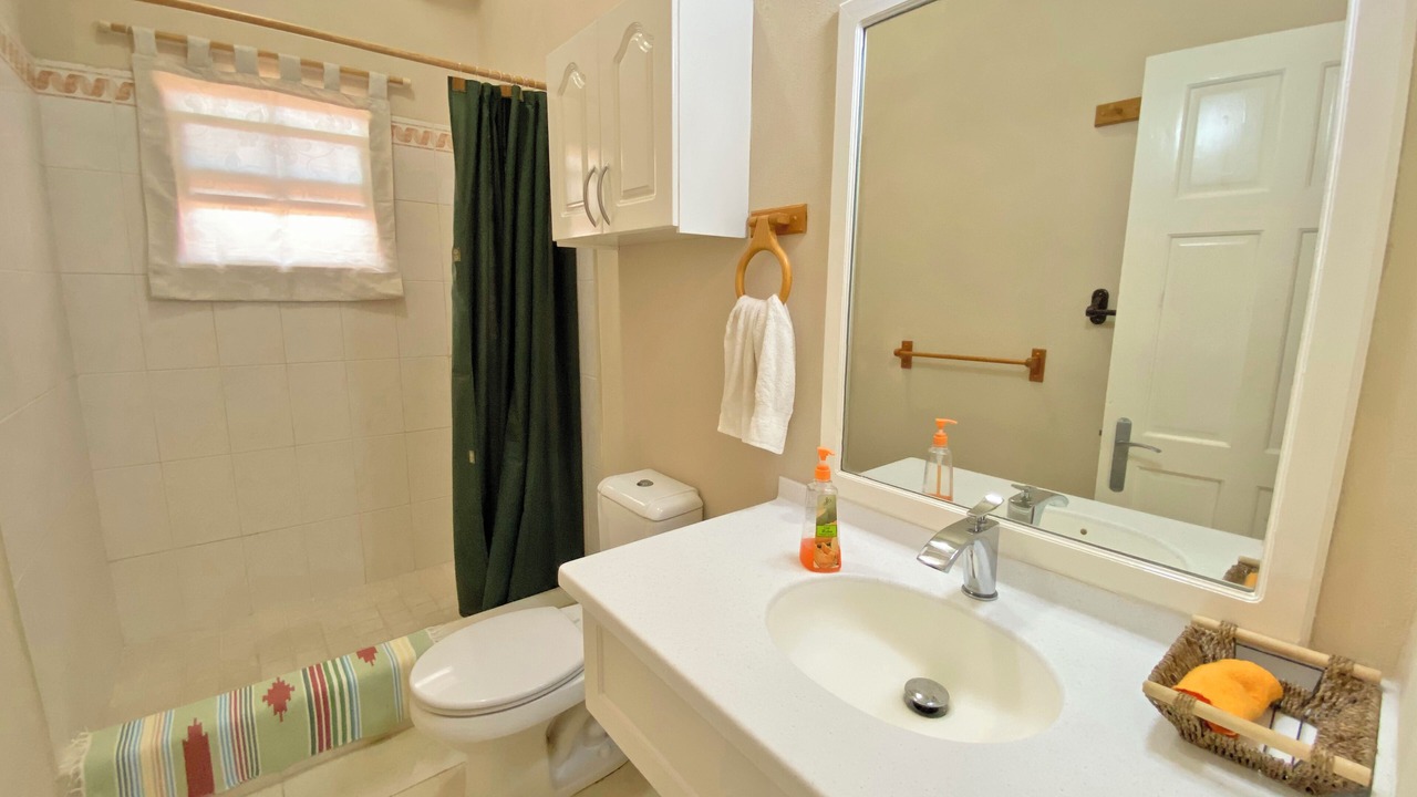 Photo of Bathroom in Apple Hall