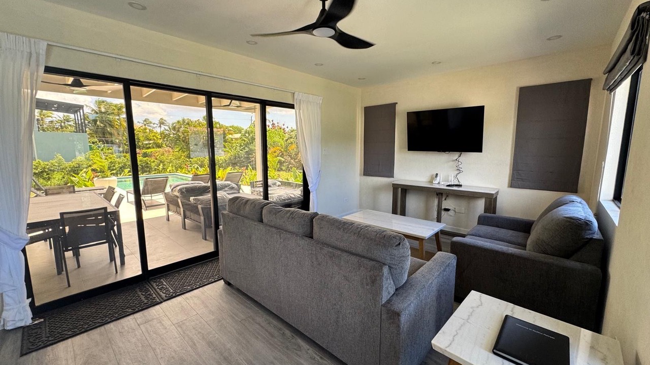 Photo of Livingroom in Gibbs Bay