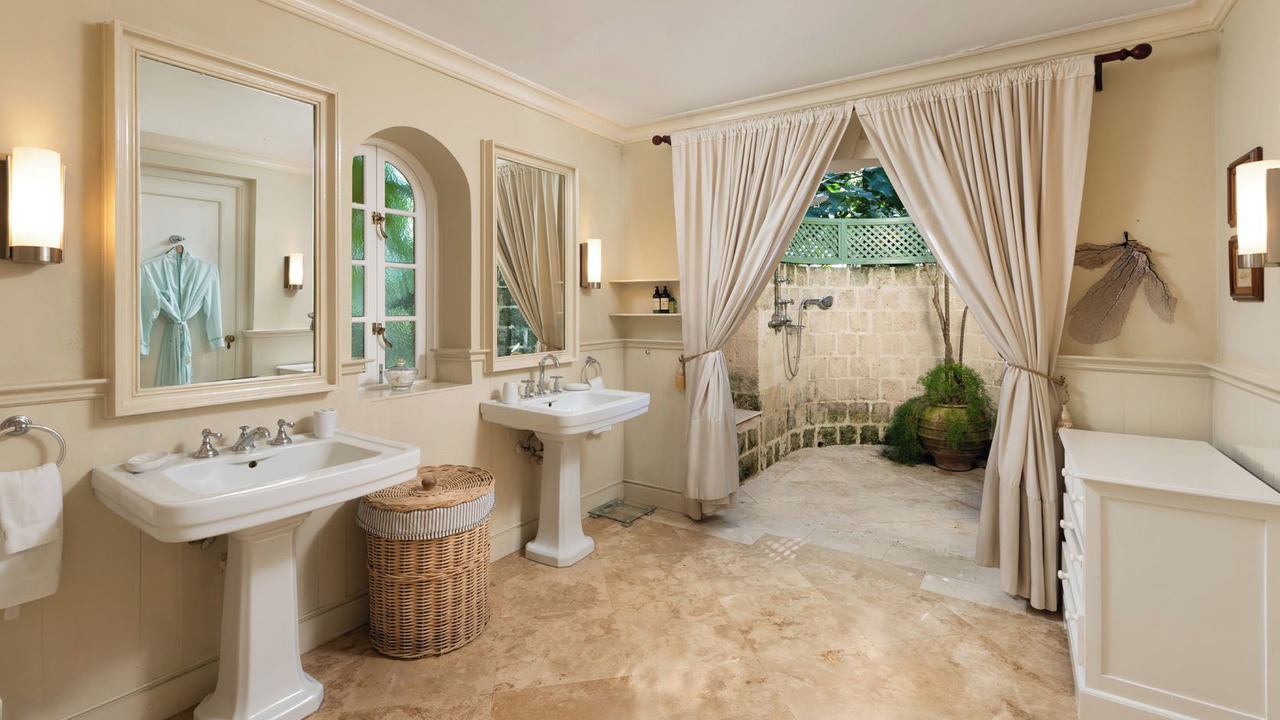 Photo of Bathroom in Clinketts