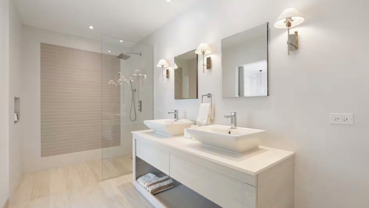 Photo of Bathroom in Porters