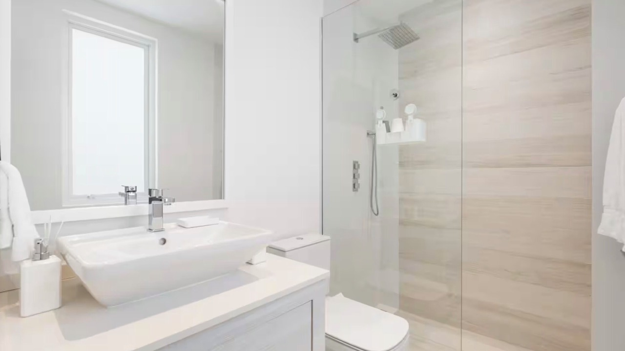 Photo of Bathroom in Porters
