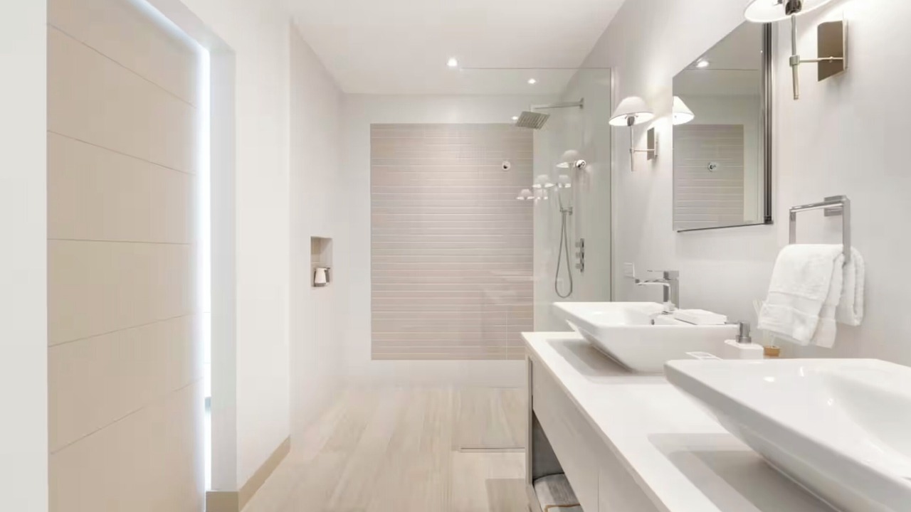 Photo of Bathroom in Porters