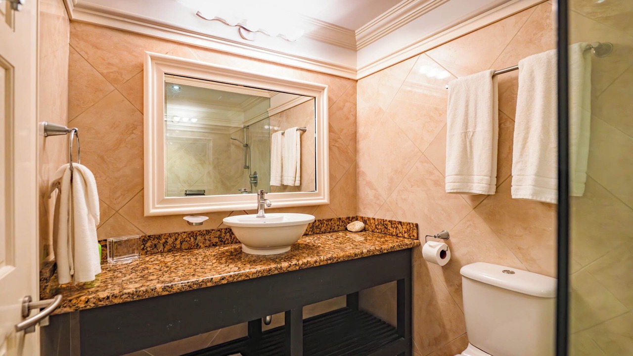 Photo of Bathroom in Porters