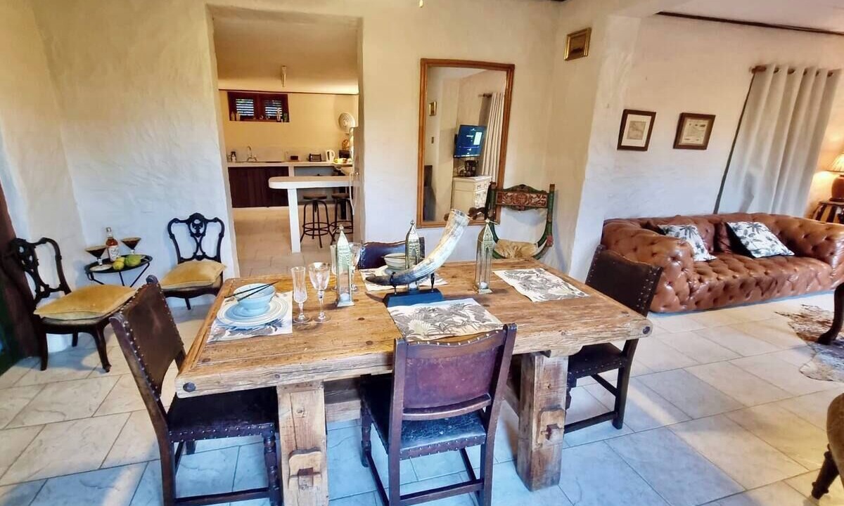 Photo of Livingroom in Halcyon Heights