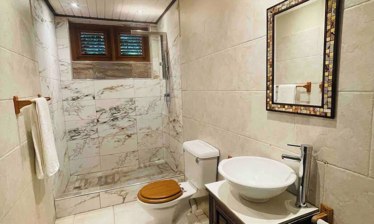 Photo of Bathroom in Halcyon Heights