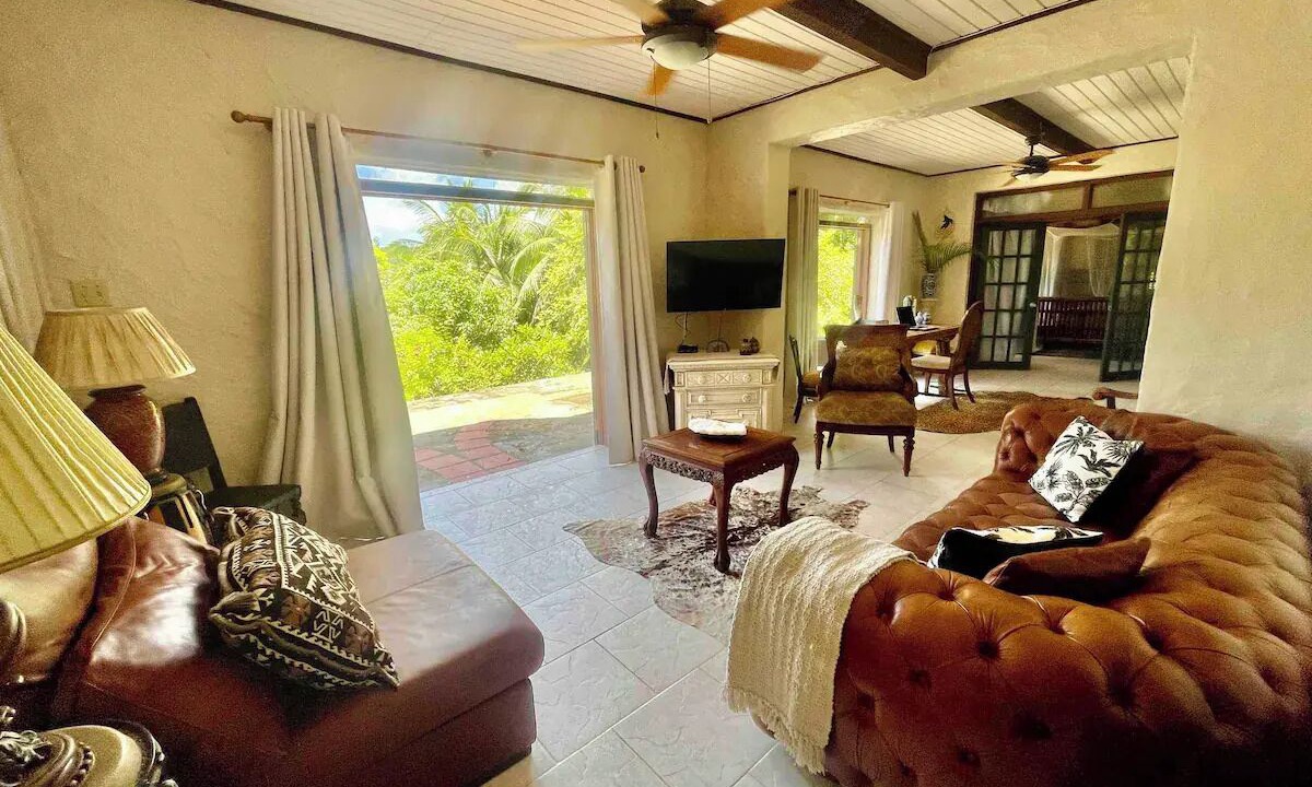 Photo of Livingroom in Halcyon Heights