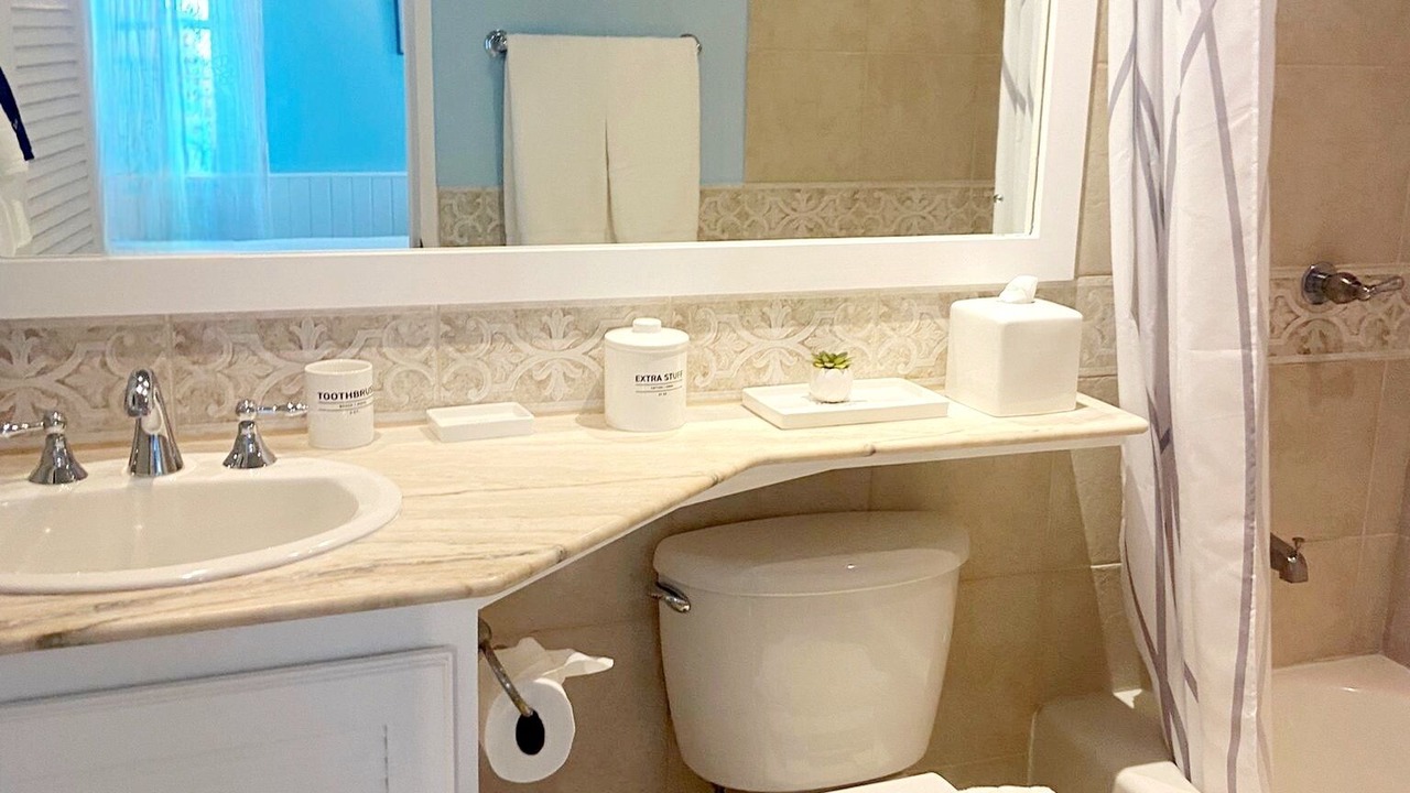 Photo of Bathroom in Porters