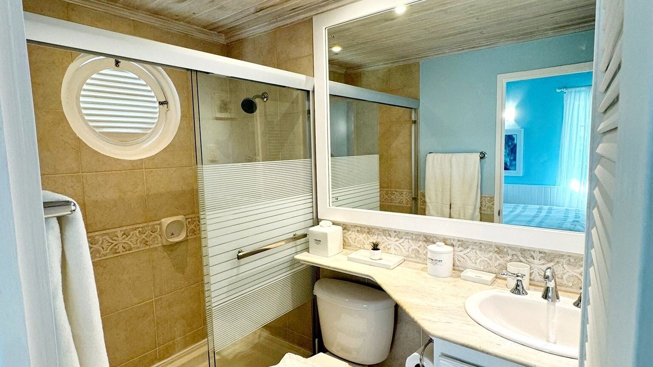 Photo of Bathroom in Porters