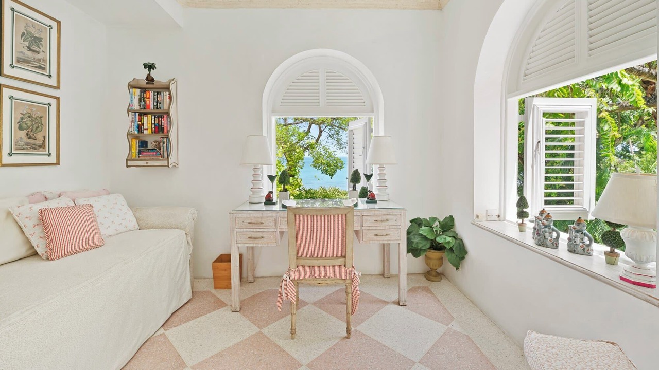 Photo of Livingroom in Weston