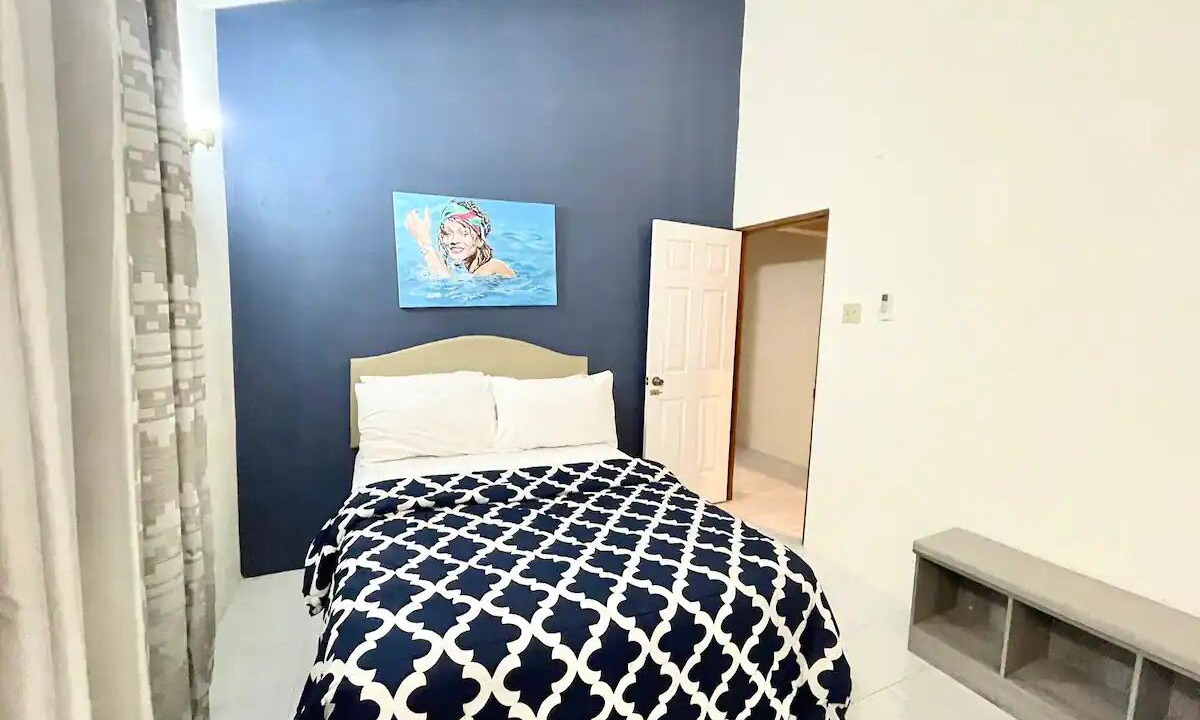 Photo of Bedroom in Oistins