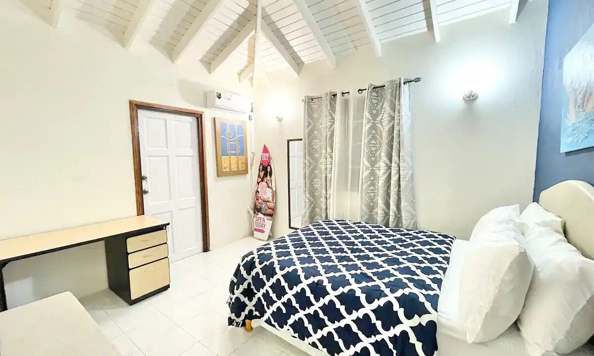 Photo of Bedroom in Oistins