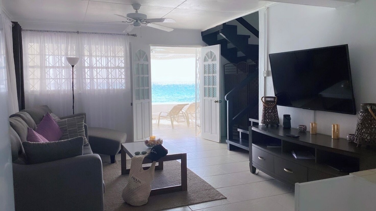 Photo of Livingroom in Gibbs Bay