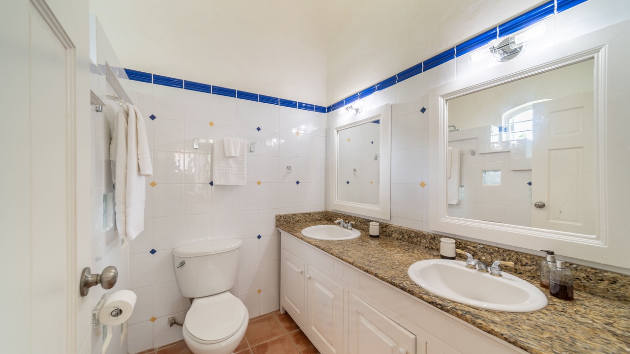 Photo of Bathroom in Clinketts
