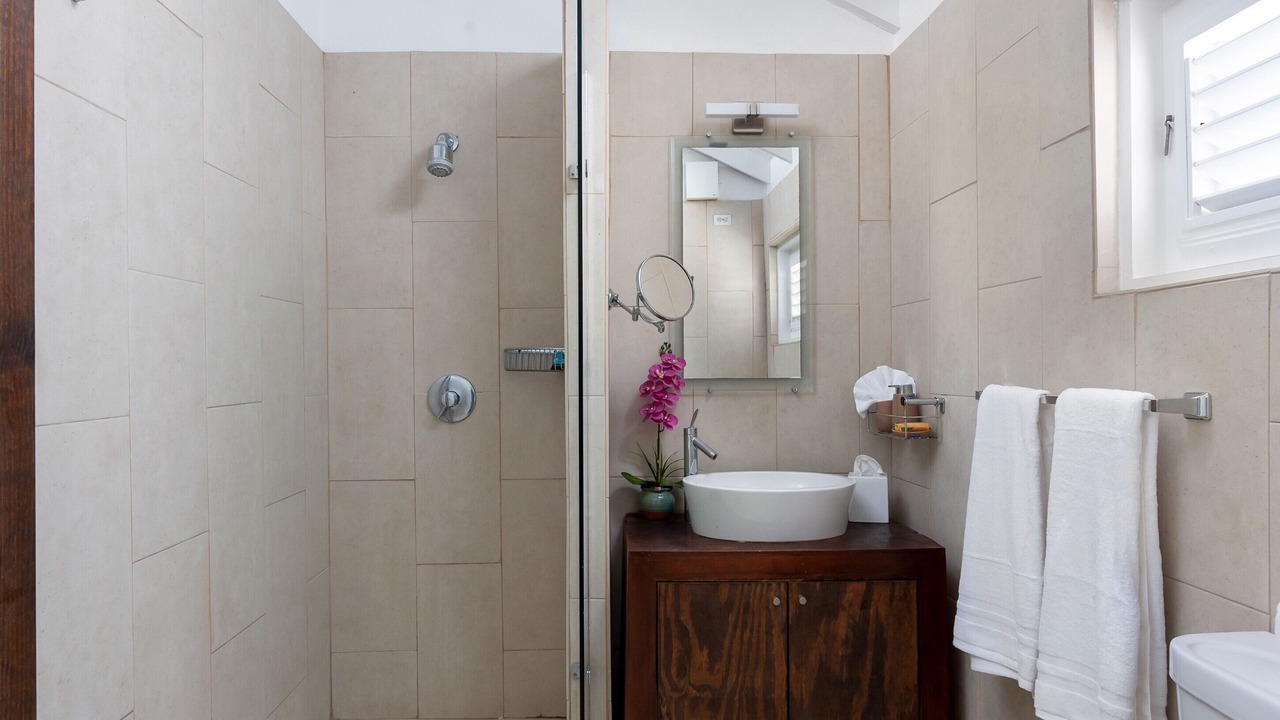 Photo of Bathroom in Porters