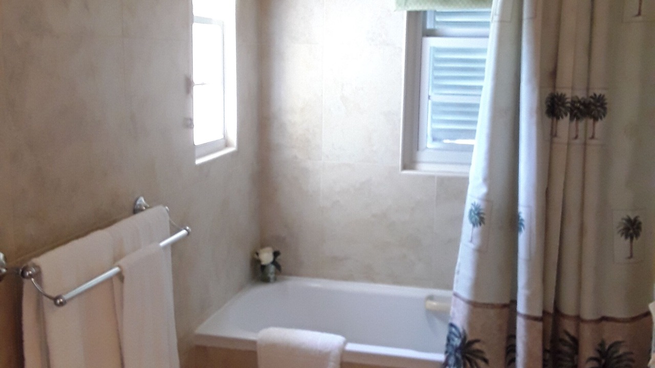 Photo of Bathroom in Apple Hall