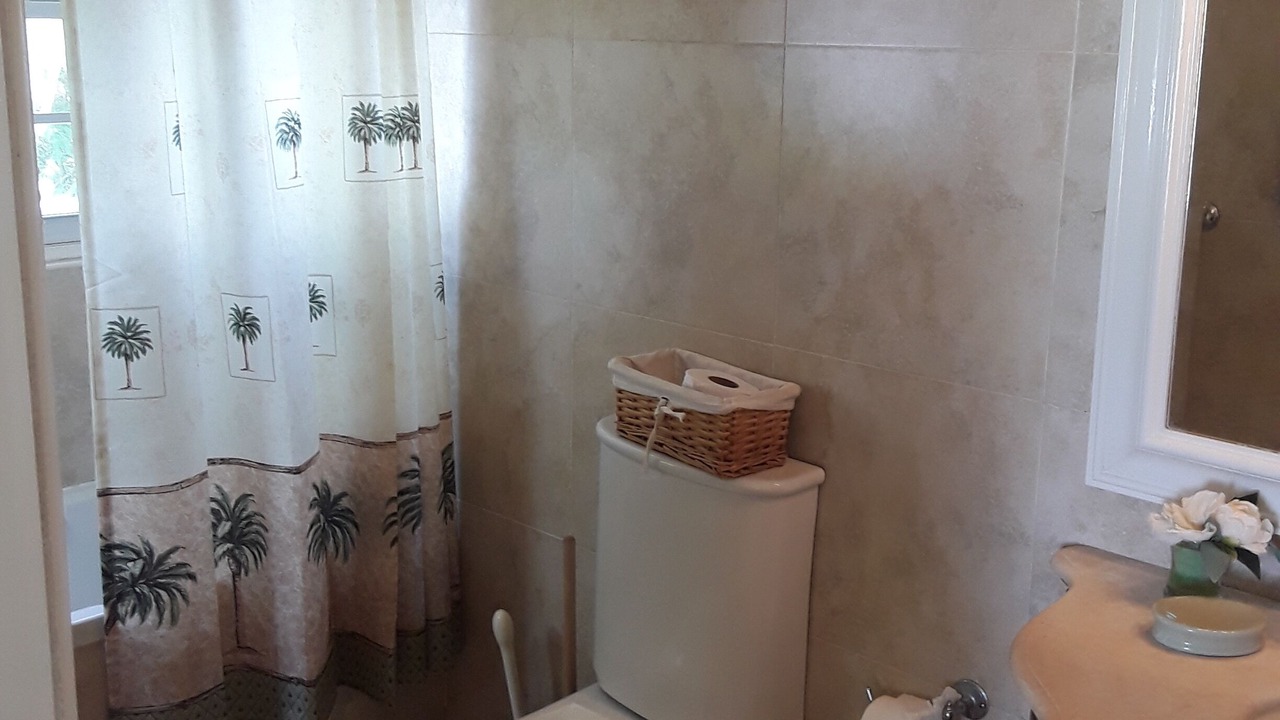 Photo of Bathroom in Apple Hall