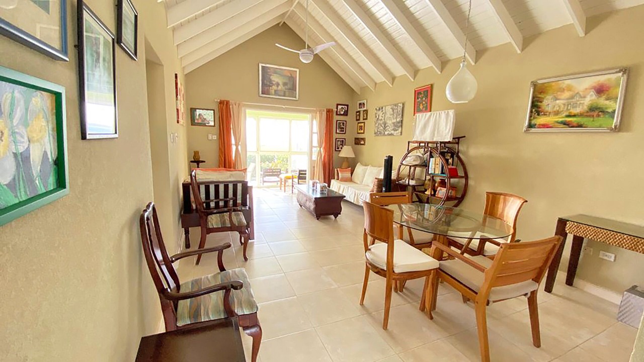 Photo of Livingroom in Apple Hall
