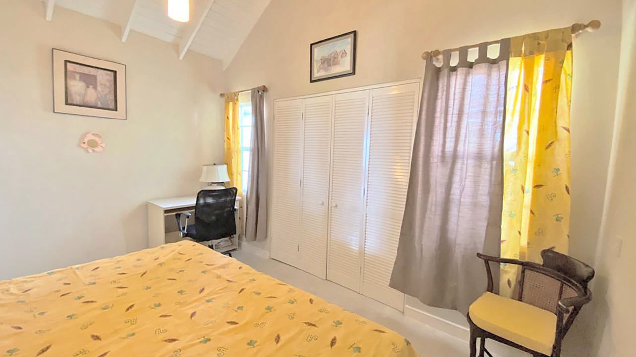 Photo of Bedroom in Apple Hall