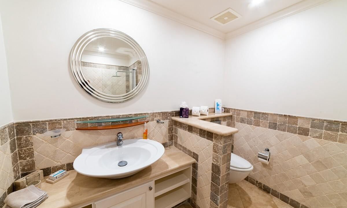 Photo of Bathroom in Schooner Bay