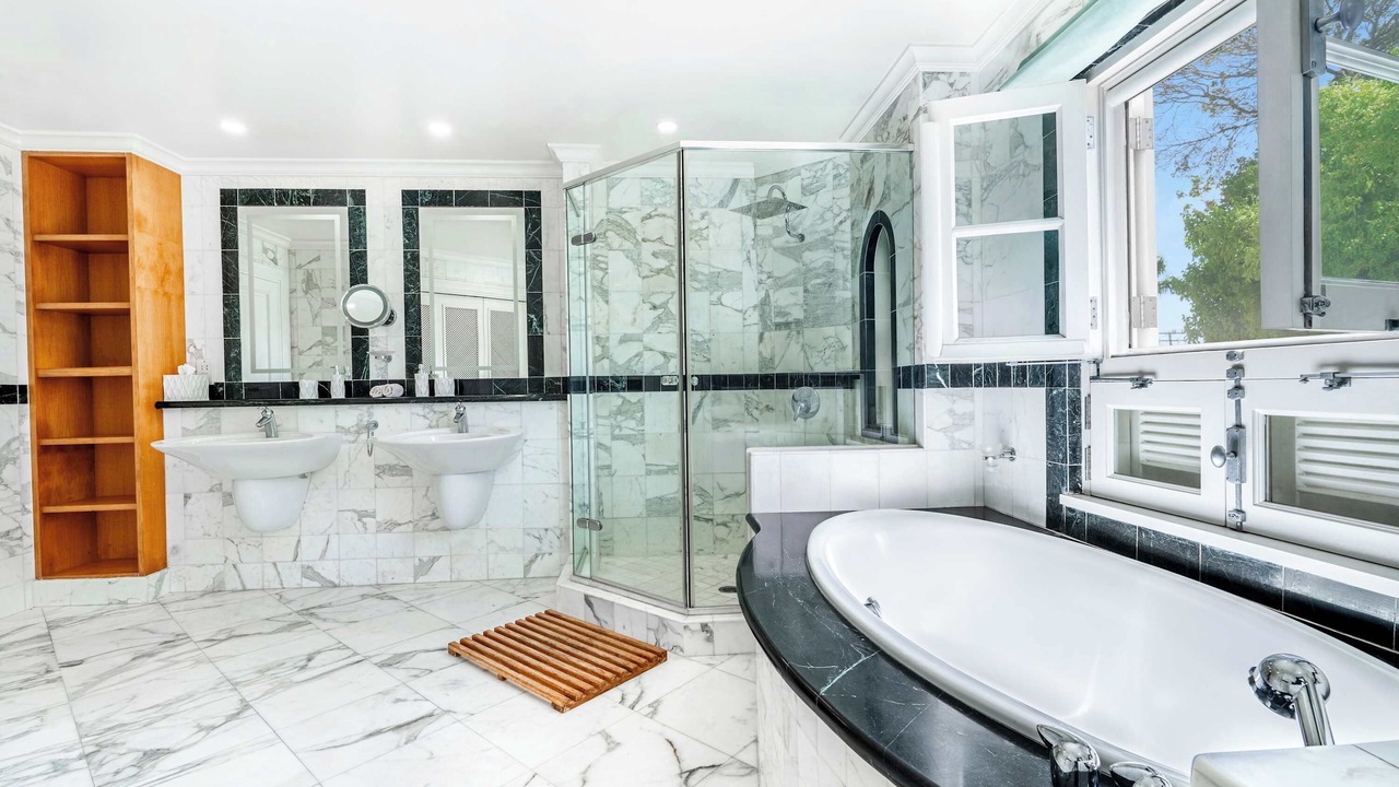 Photo of Bathroom in Schooner Bay