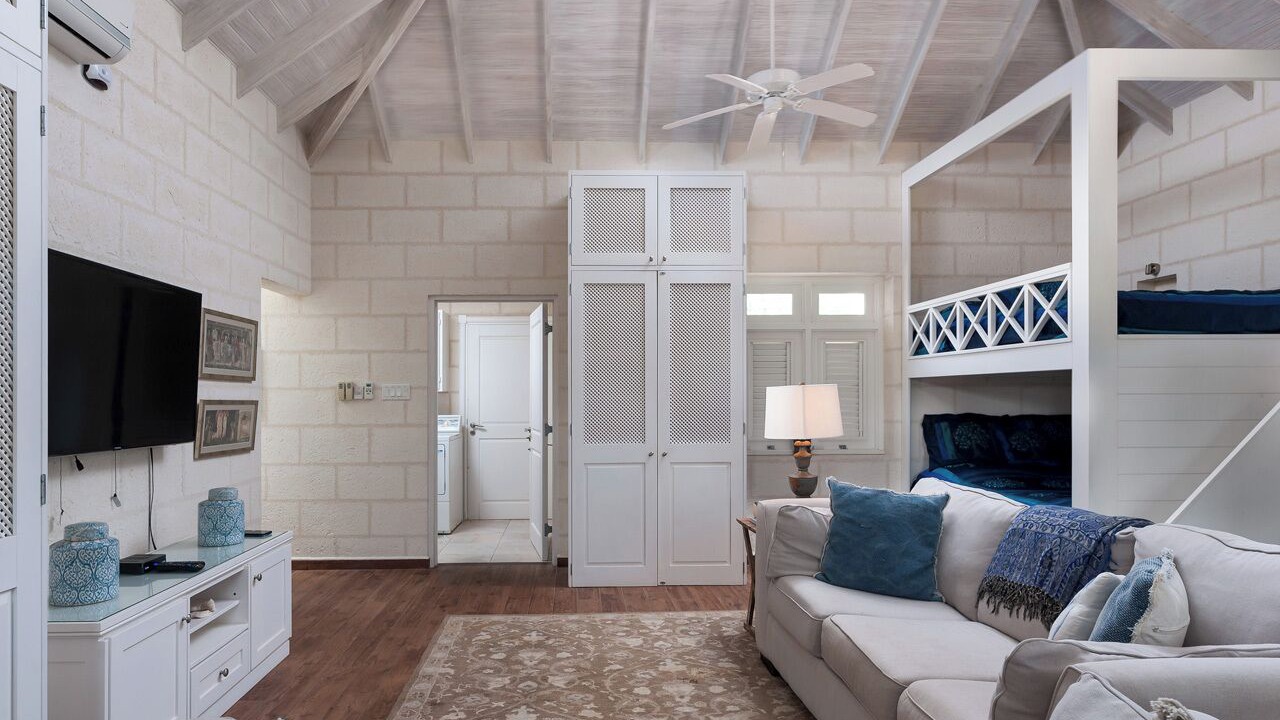 Photo of Livingroom in Weston