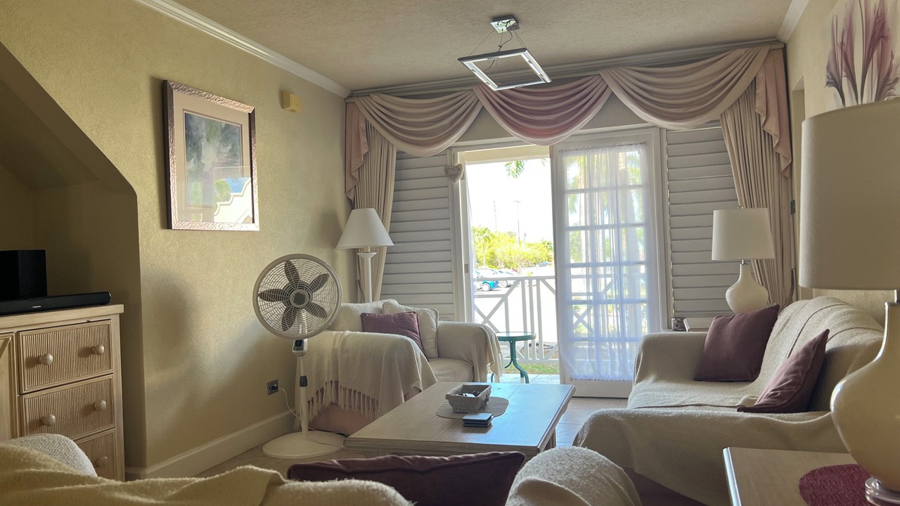 Photo of Livingroom in Paynes Bay