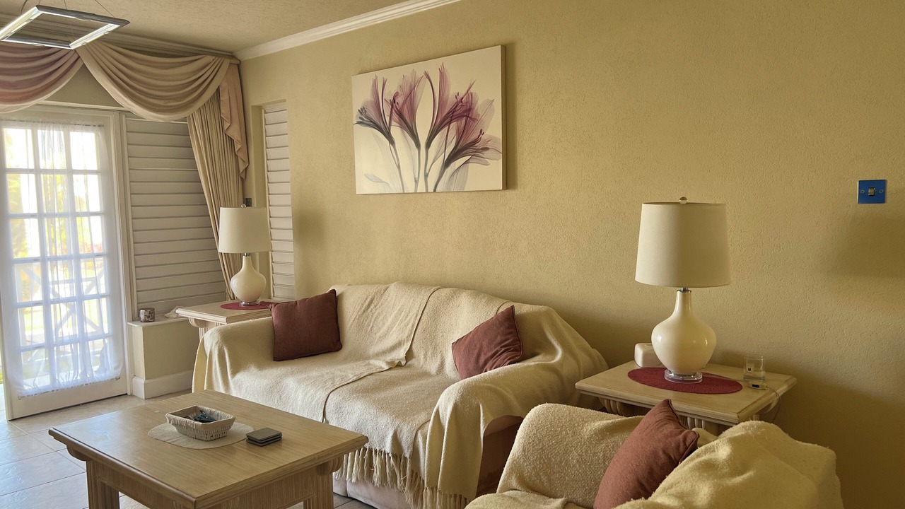 Photo of Livingroom in Paynes Bay