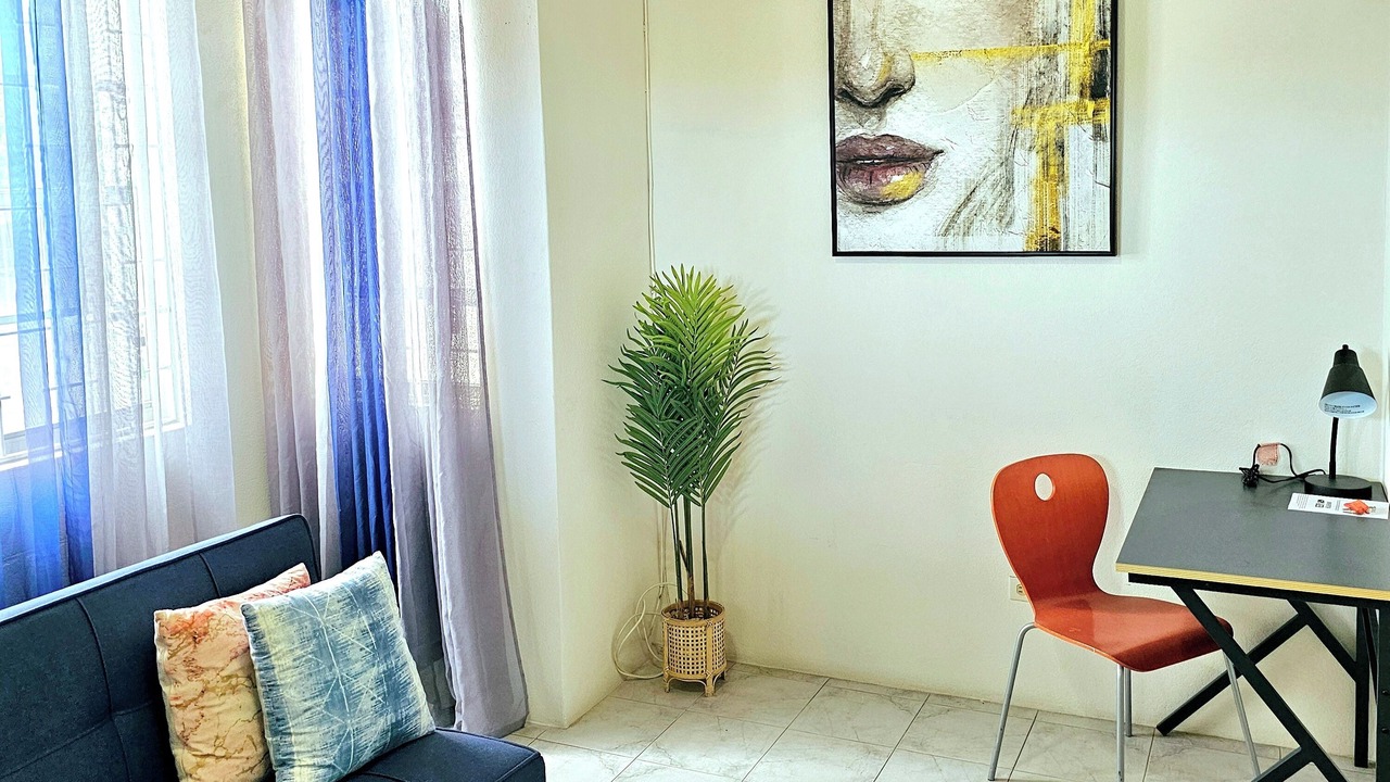 Photo of Livingroom in West Coast