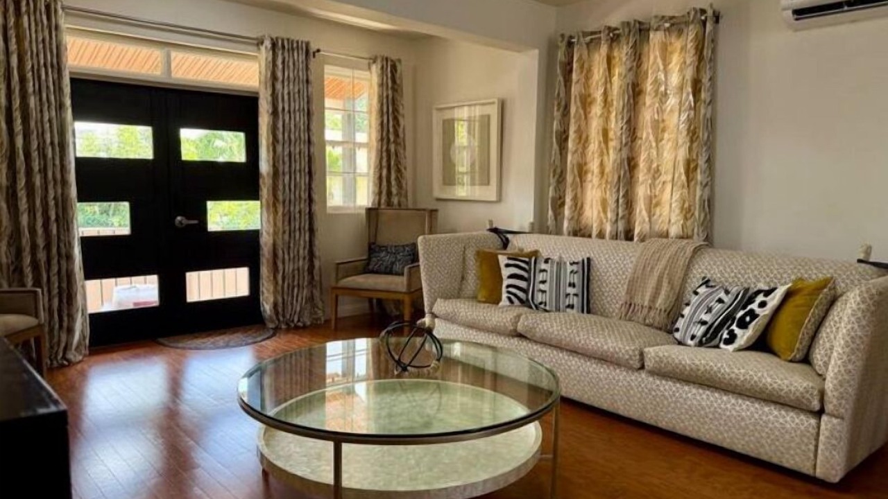 Photo of Livingroom in West Coast