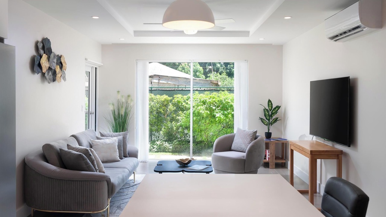 Photo of Livingroom in Gibbs Bay