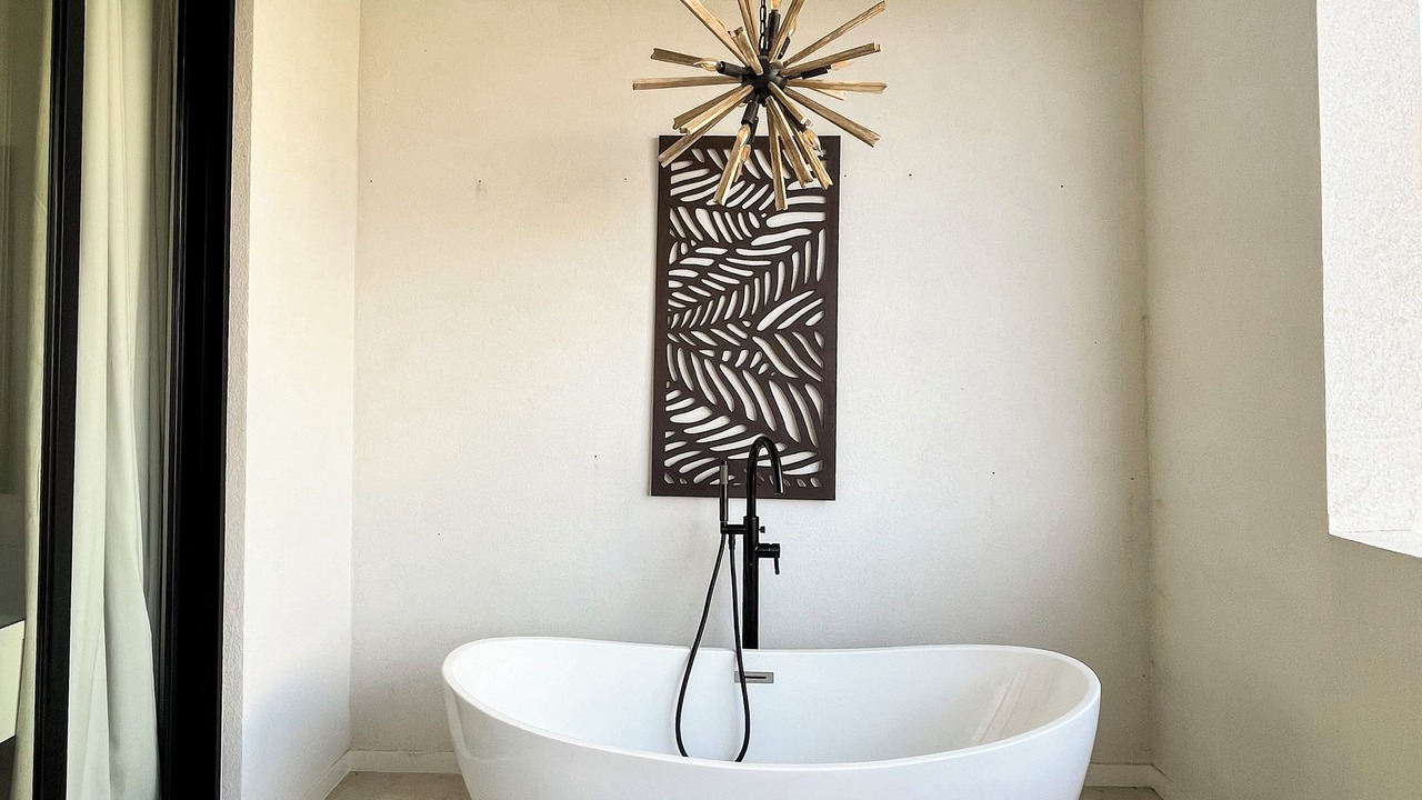 Photo of Bathroom in Porters