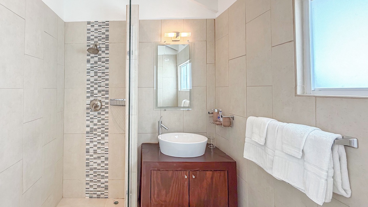 Photo of Bathroom in Porters
