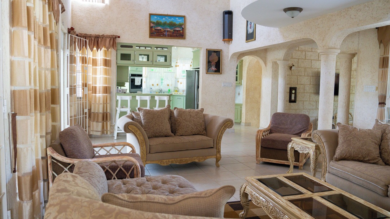 Photo of Livingroom in Paynes Bay