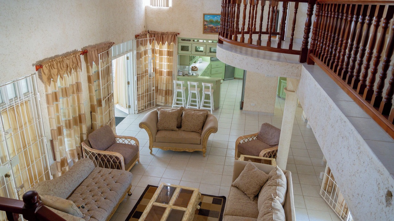 Photo of Livingroom in Paynes Bay