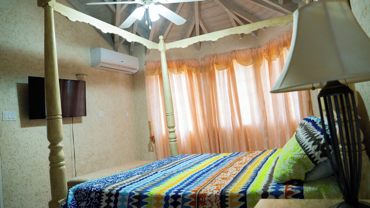 Photo of Bedroom in Paynes Bay