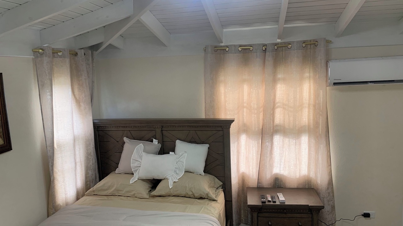 Photo of Bedroom in Oistins