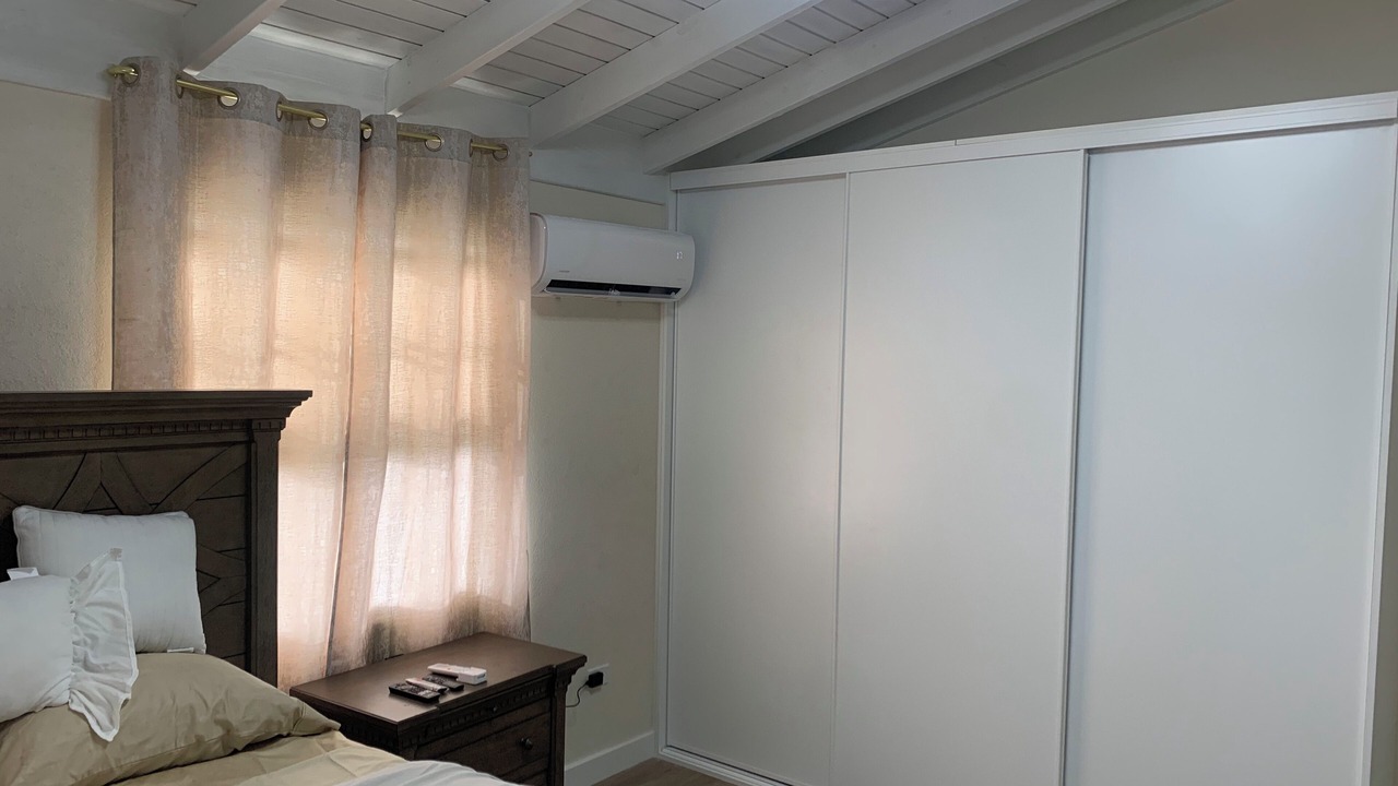 Photo of Bedroom in Oistins