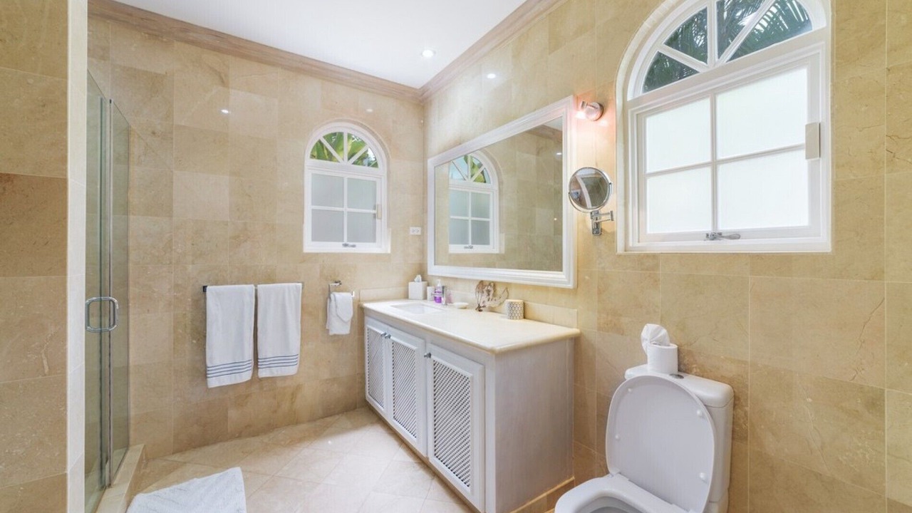 Photo of Bathroom in Porters