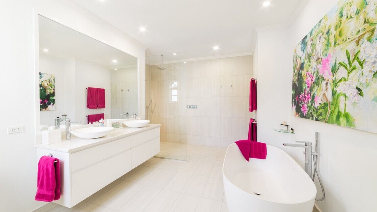 Photo of Bathroom in Porters