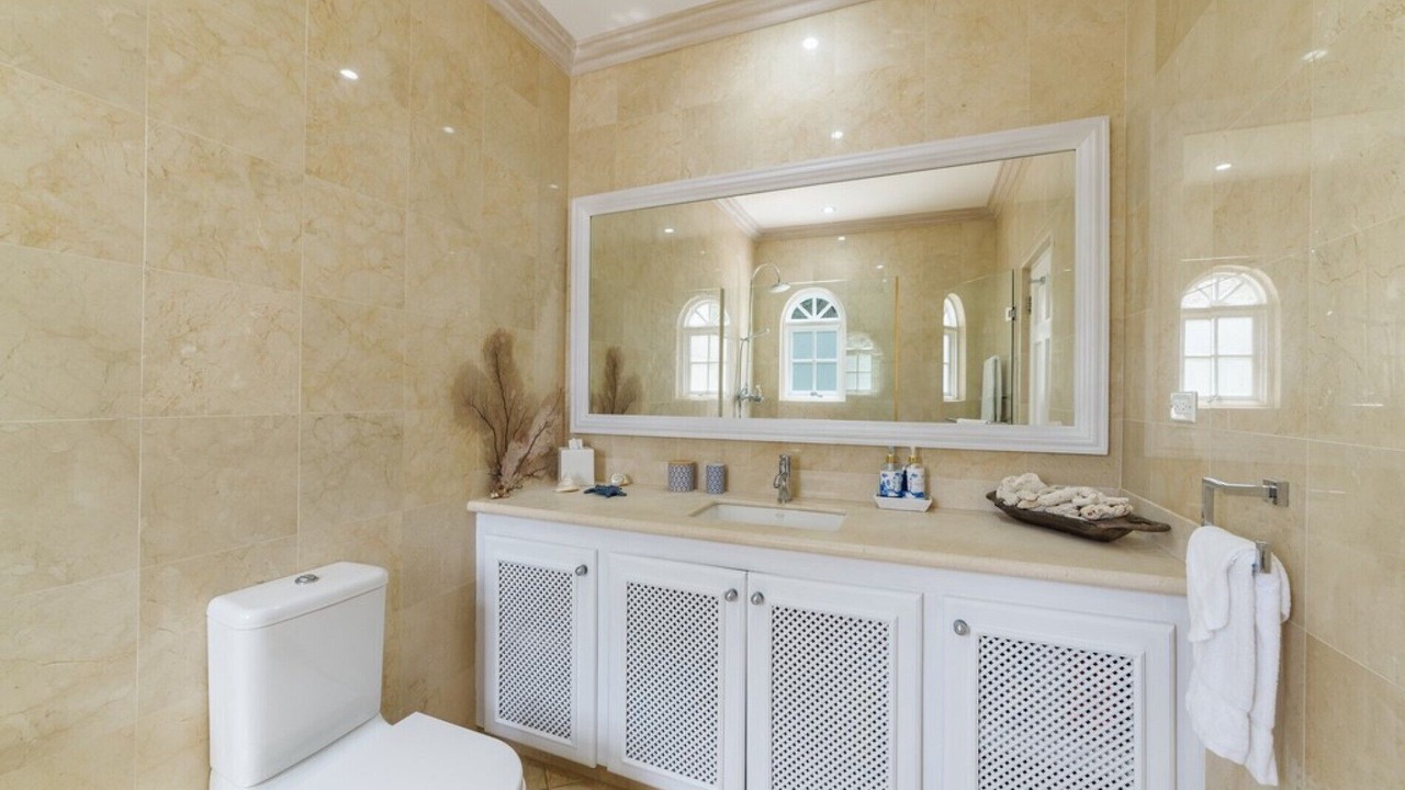 Photo of Bathroom in Porters