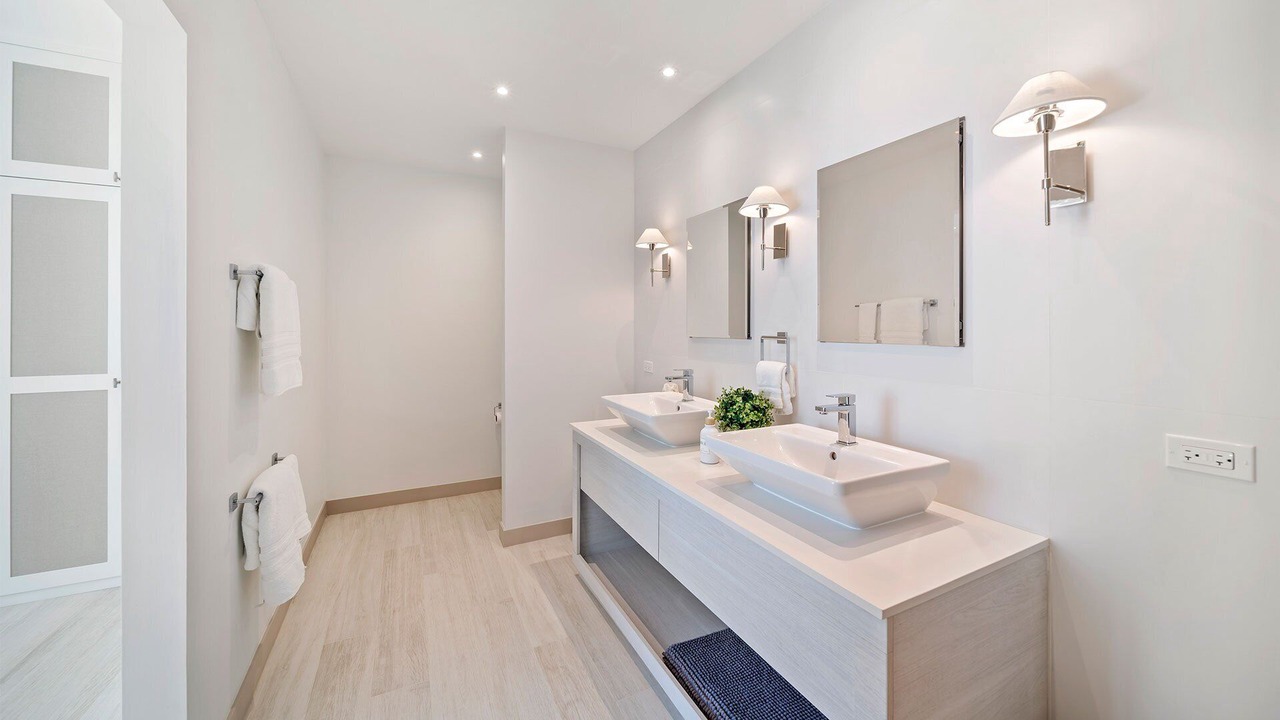 Photo of Bathroom in Porters