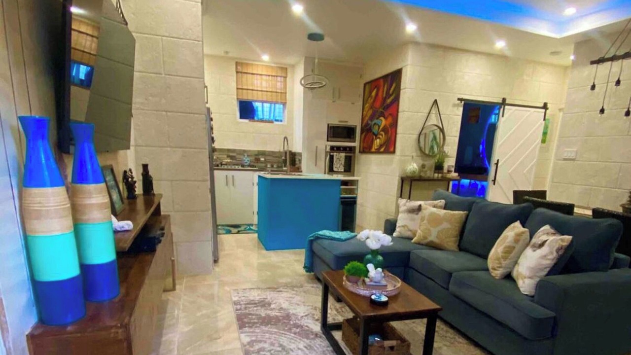 Photo of Livingroom in West Coast