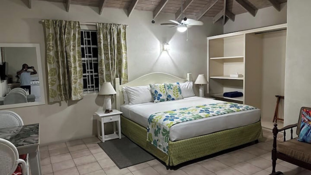 Photo of Bedroom in Oistins