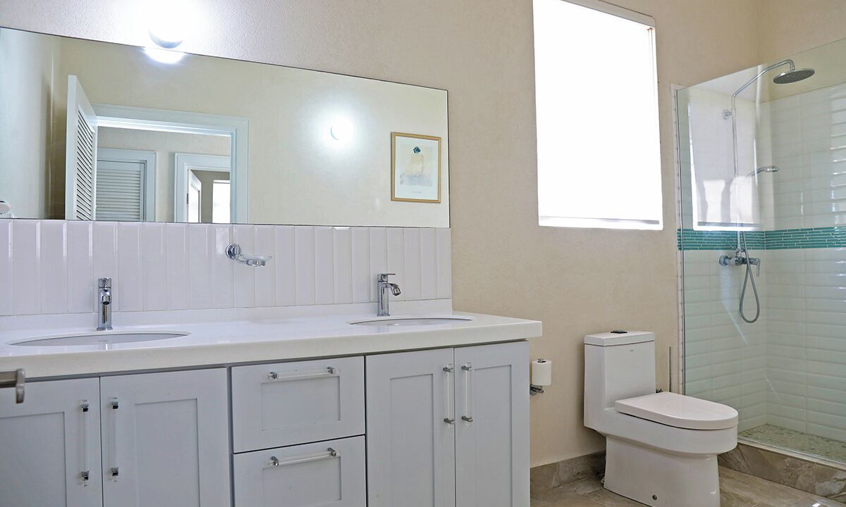 Photo of Bathroom in Oistins