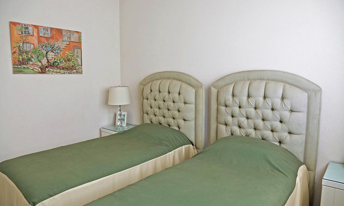 Photo of Bedroom in Oistins
