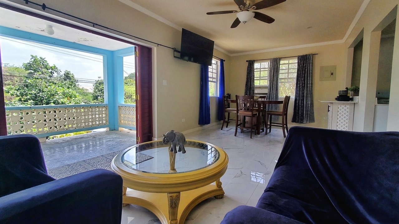 Photo of Livingroom in Weston